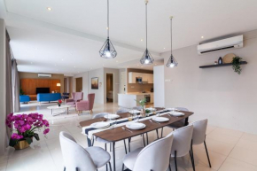 Bintang Goldhill by Plush